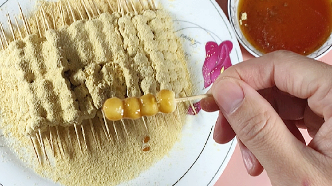 非常哇噻的自制小零食:红糖小丸子