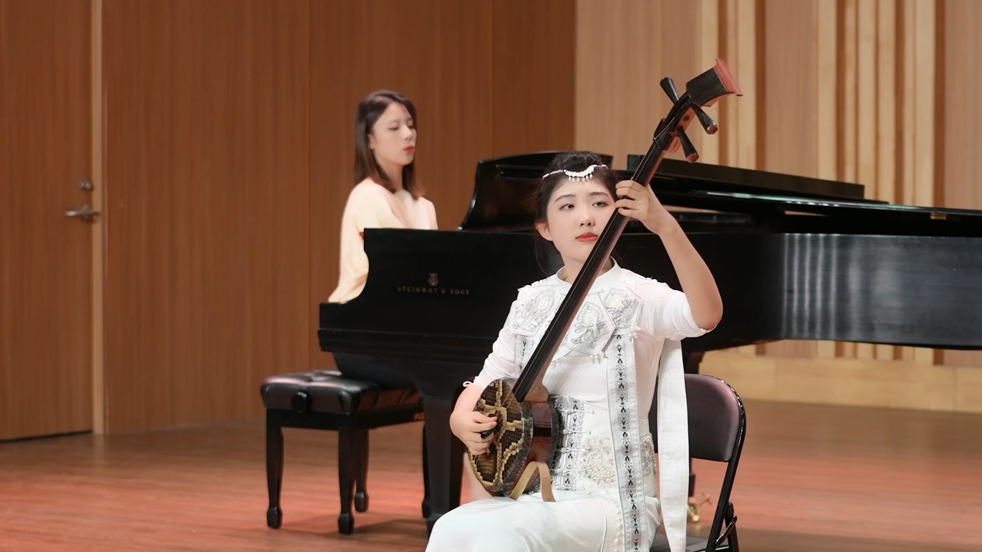 《乌纳钦》(三弦独奏)