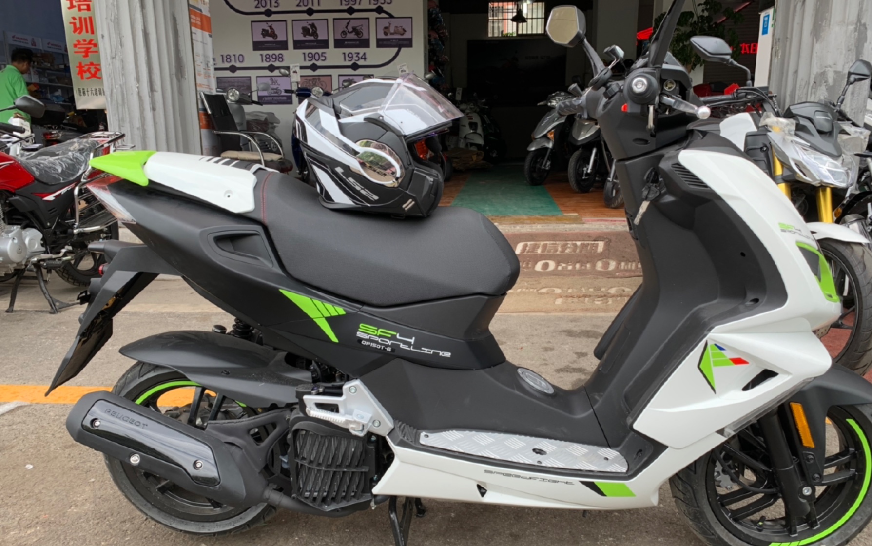 拿证当天夜骑标致sf4哈哈哈