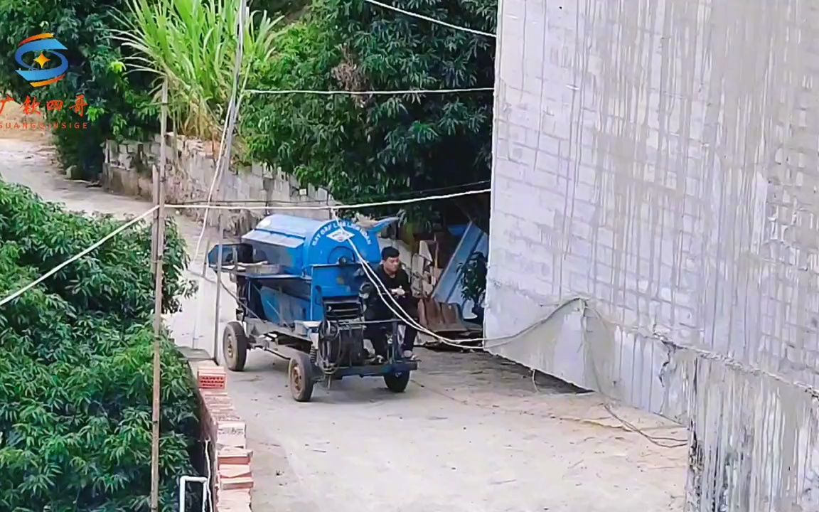 老式越南打谷机,打谷效率也是杠杠的快