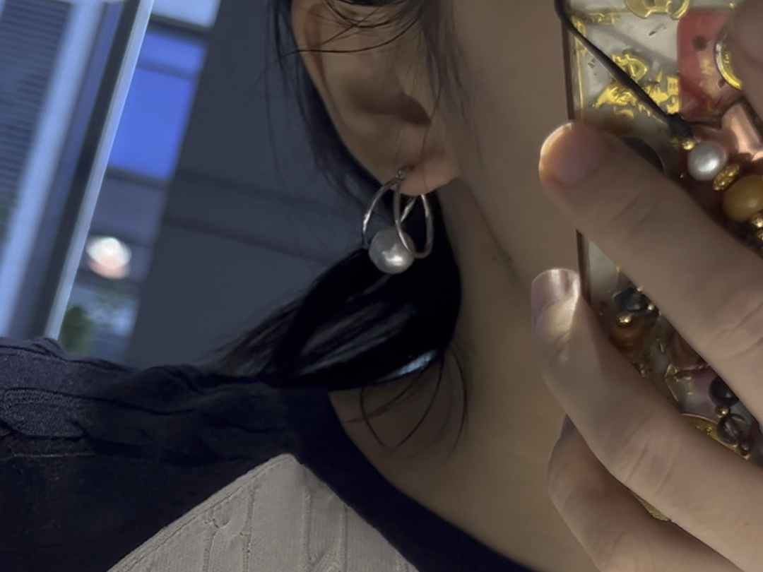 一对很好看的澳白耳环!今年最流行的素圈!