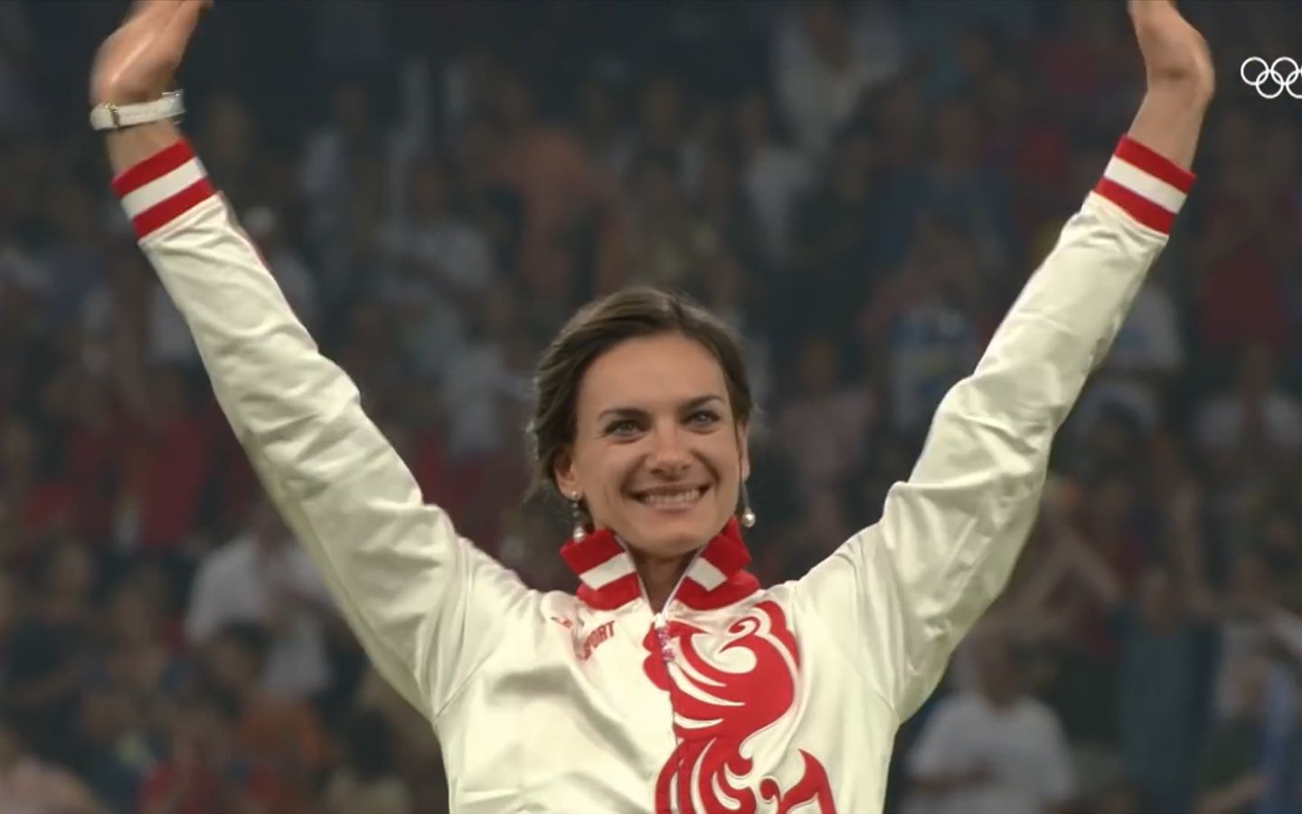 撑杆跳女皇伊辛巴耶娃 第一个跃过5米大关的女运动员!