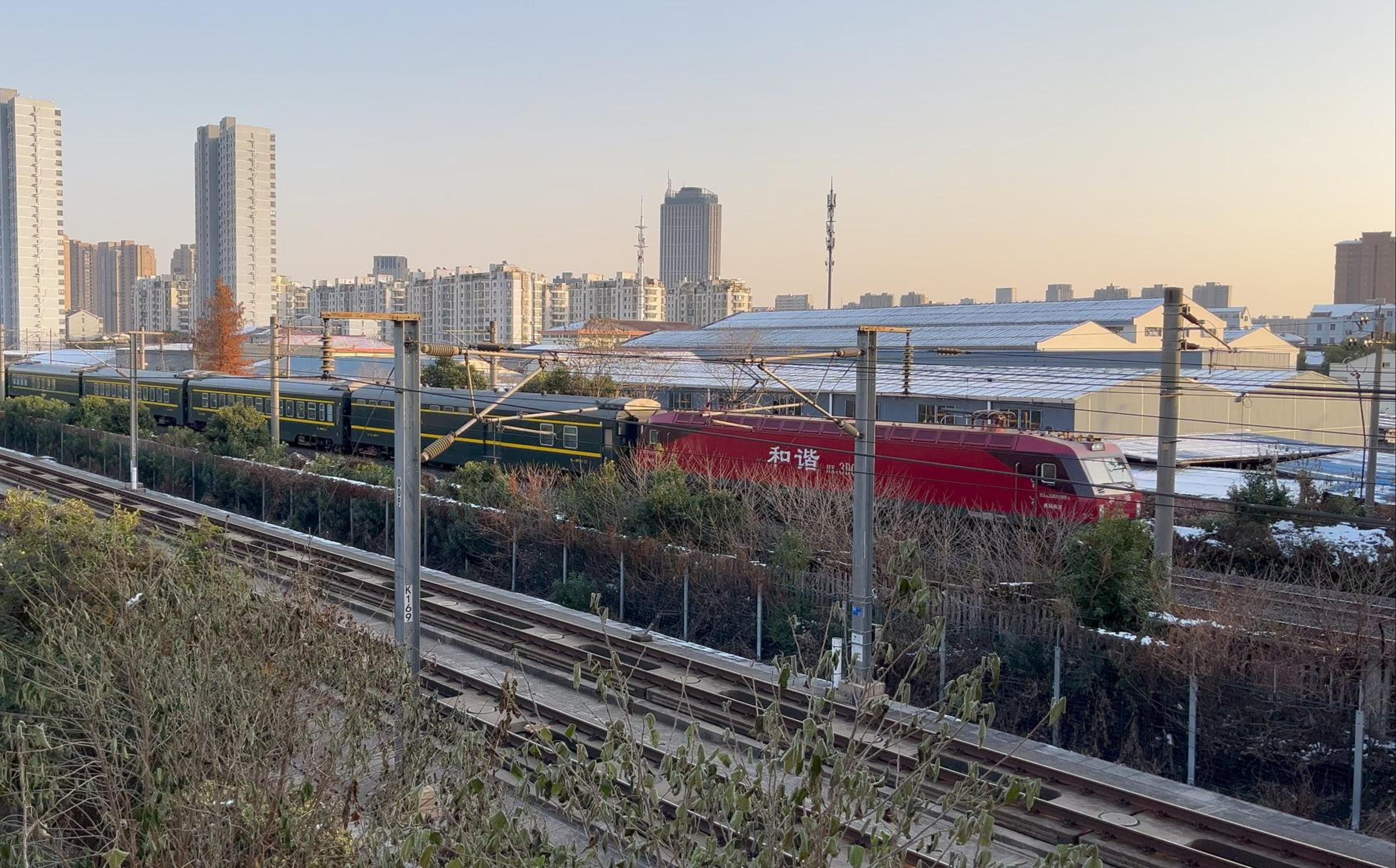 冬日寒风中快速通过的5趟旅客列车,z252,t132,z268,k527,k2666