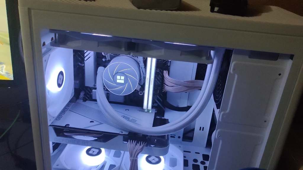 朋友的华硕雪豹3060ti到货了,有一点小遗憾