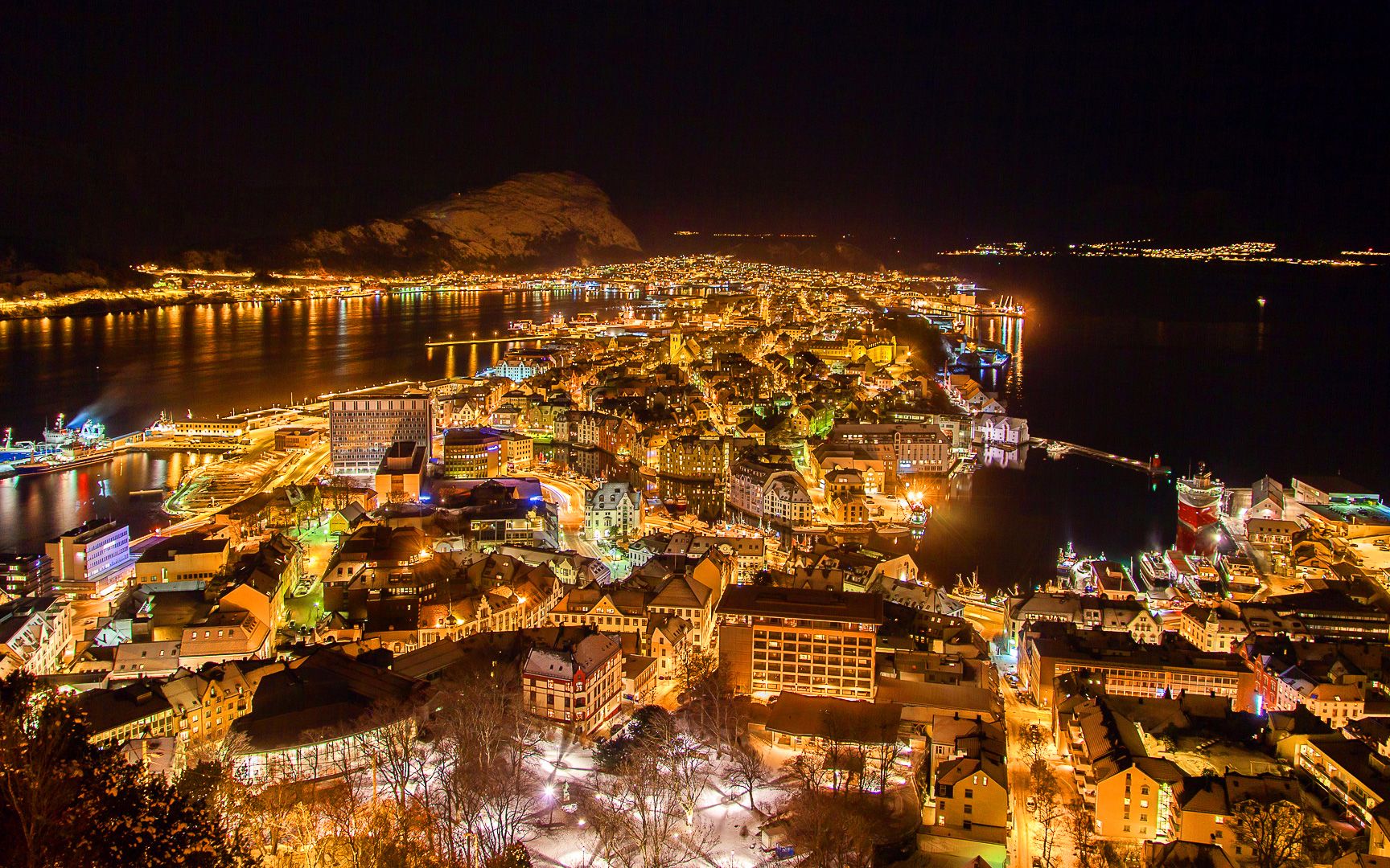 挪威这座迷醉的童话小城,竟是由德国援建,全因百年前的大火灾