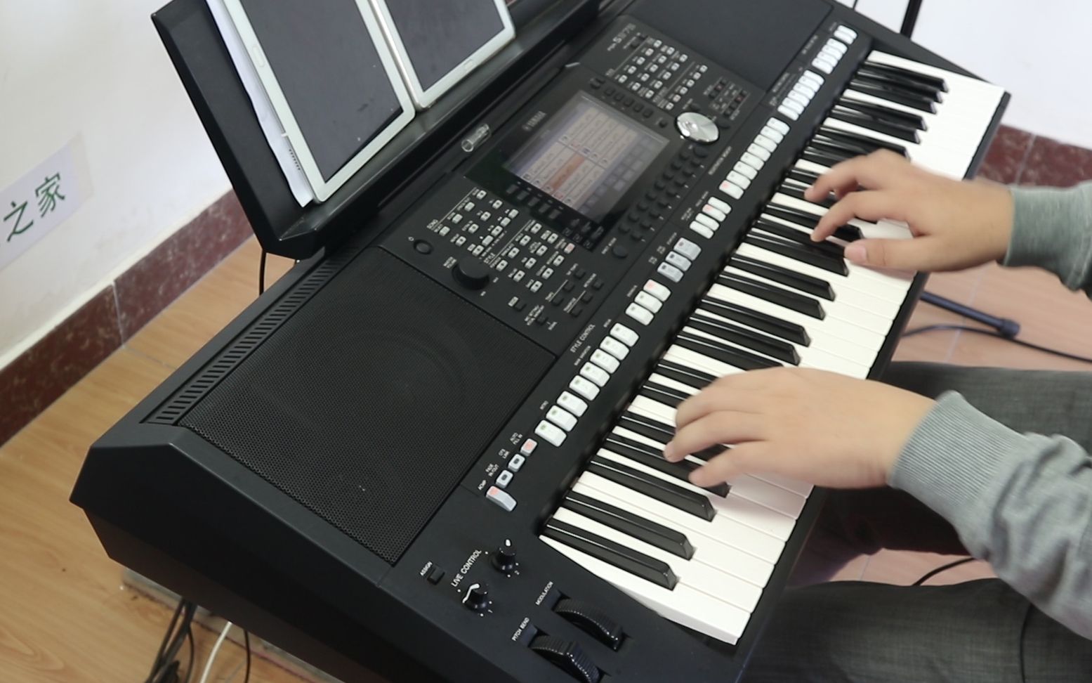 一曲电子琴dj《听心》,旋律声声入耳,节奏动感十足_哔哩哔哩 (゜-゜)