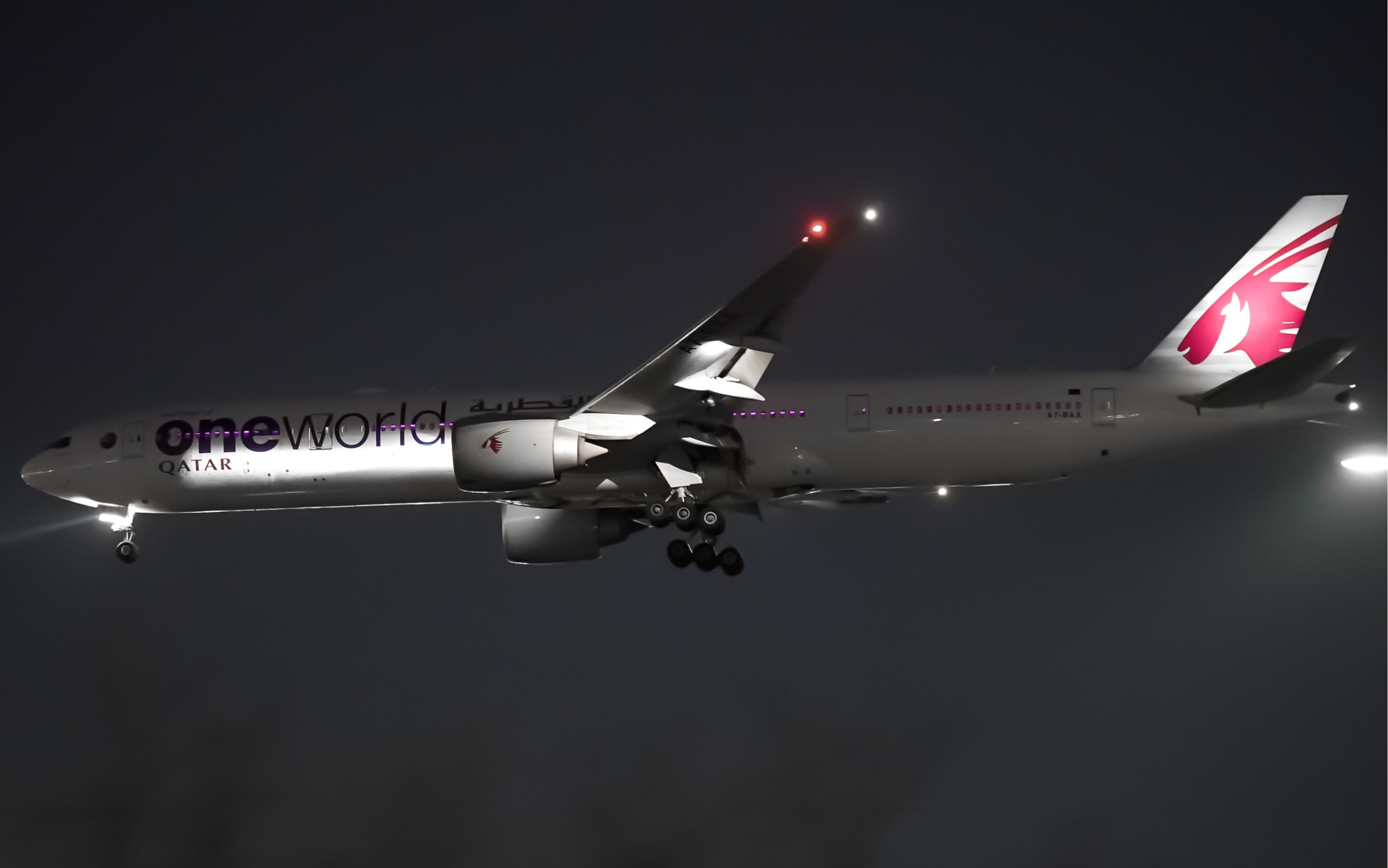 「4k60p」卡塔尔寰宇涂装波音777-300er a7-baa 落地首都机场36r_哔哩