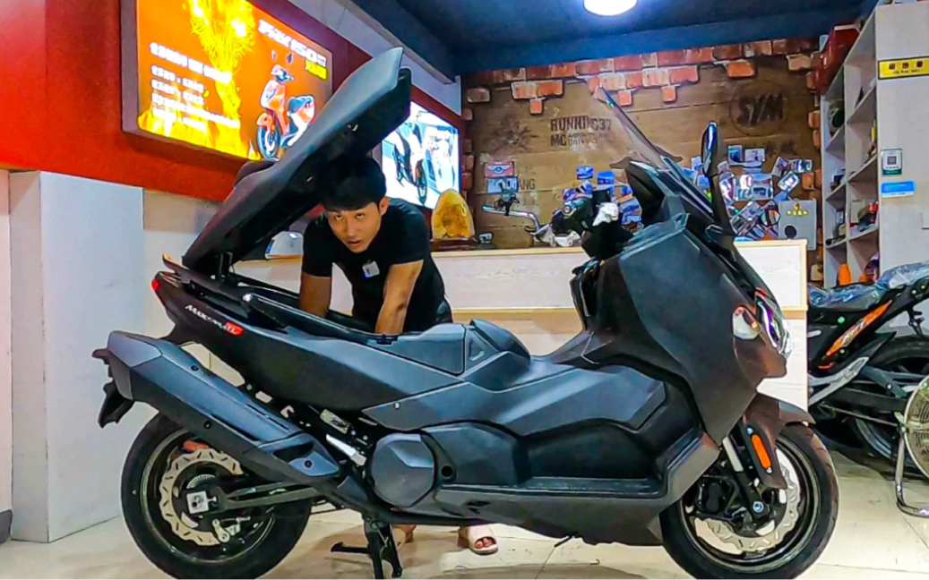 新一代羊王登基三阳tl500旗舰双缸踏板叫板光阳550