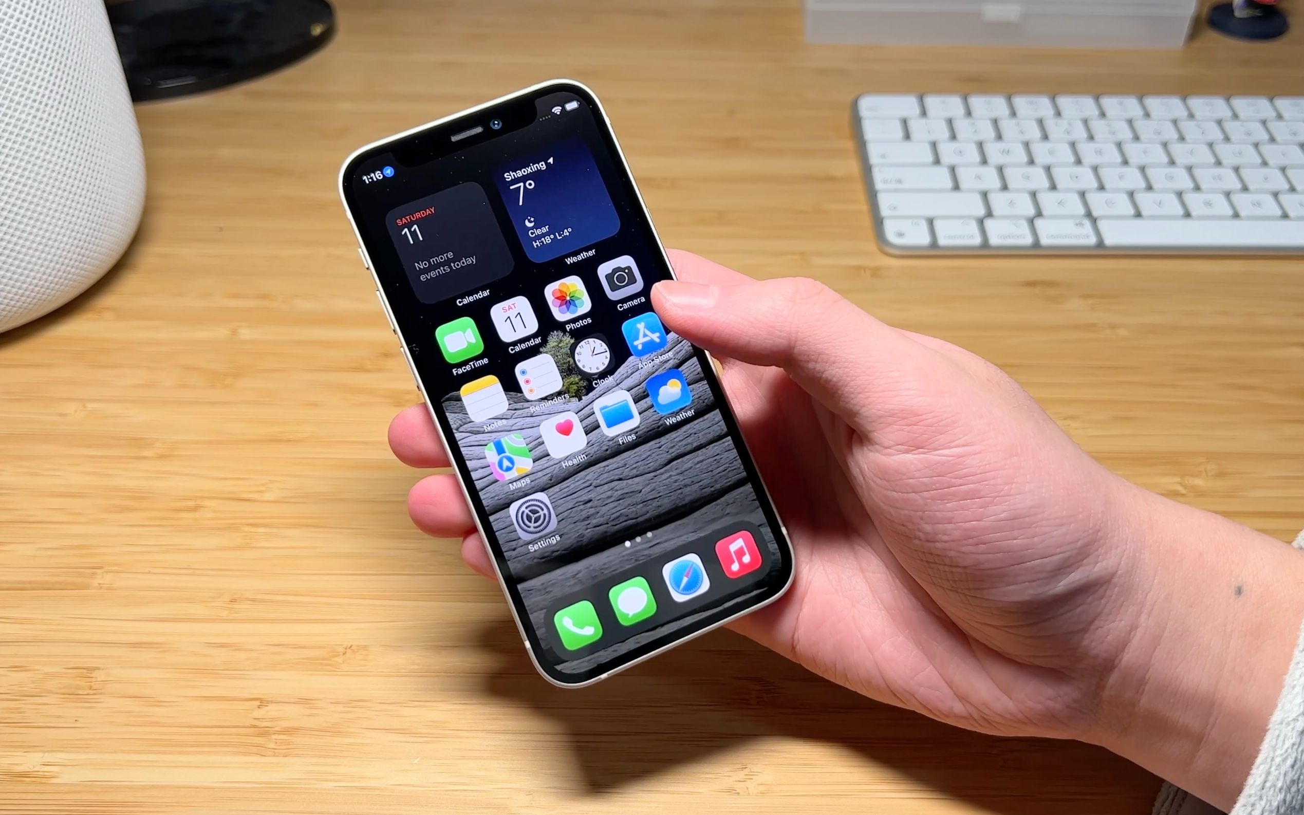 真香备用机白色iphone12mini开箱简单评测