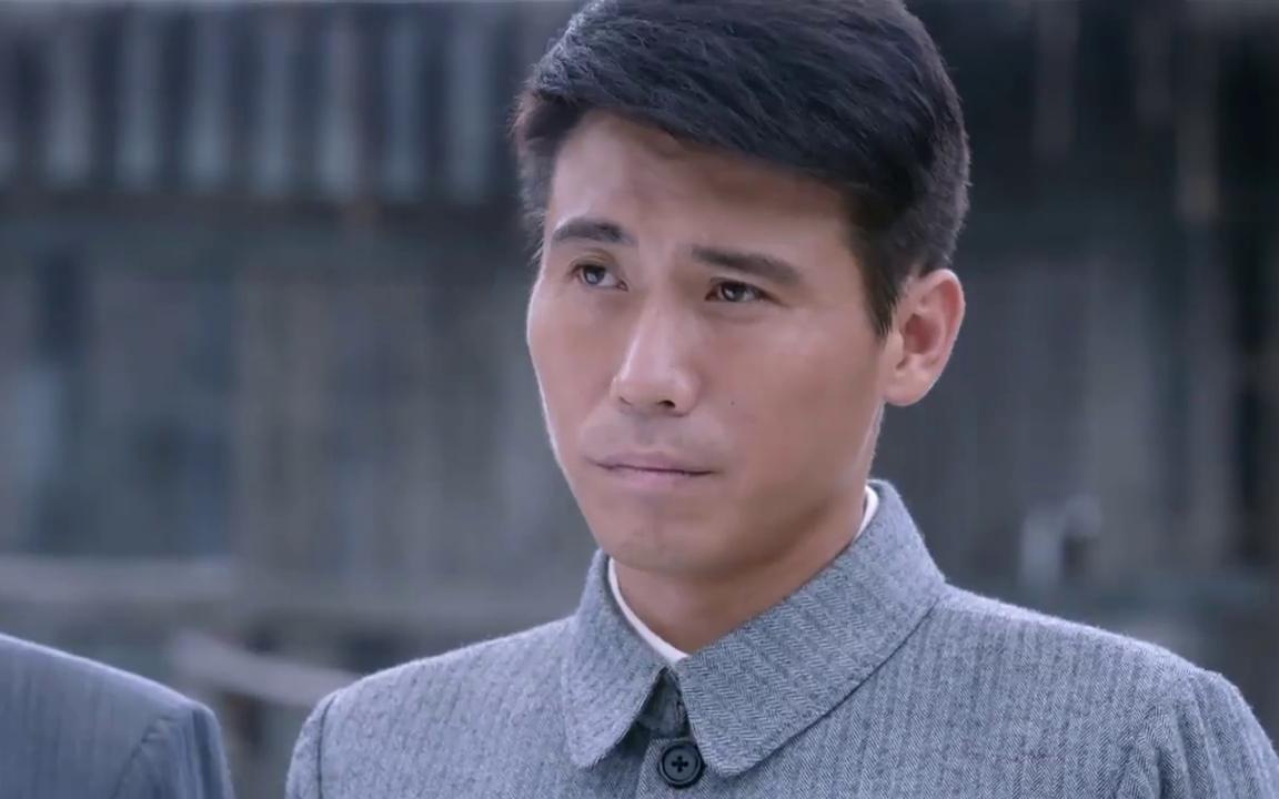 无名卫士:男子假装特派员,一举拿下犯人,立了大功!