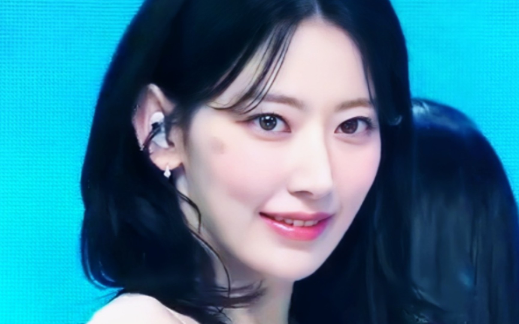 白色礼裙的华尔兹～le sserafim 宫脇咲良 no-return绽放 mcd竖版