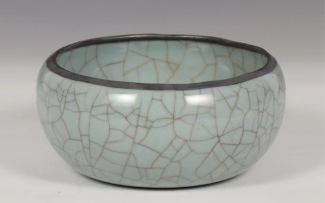 宋代官窑龙泉钵