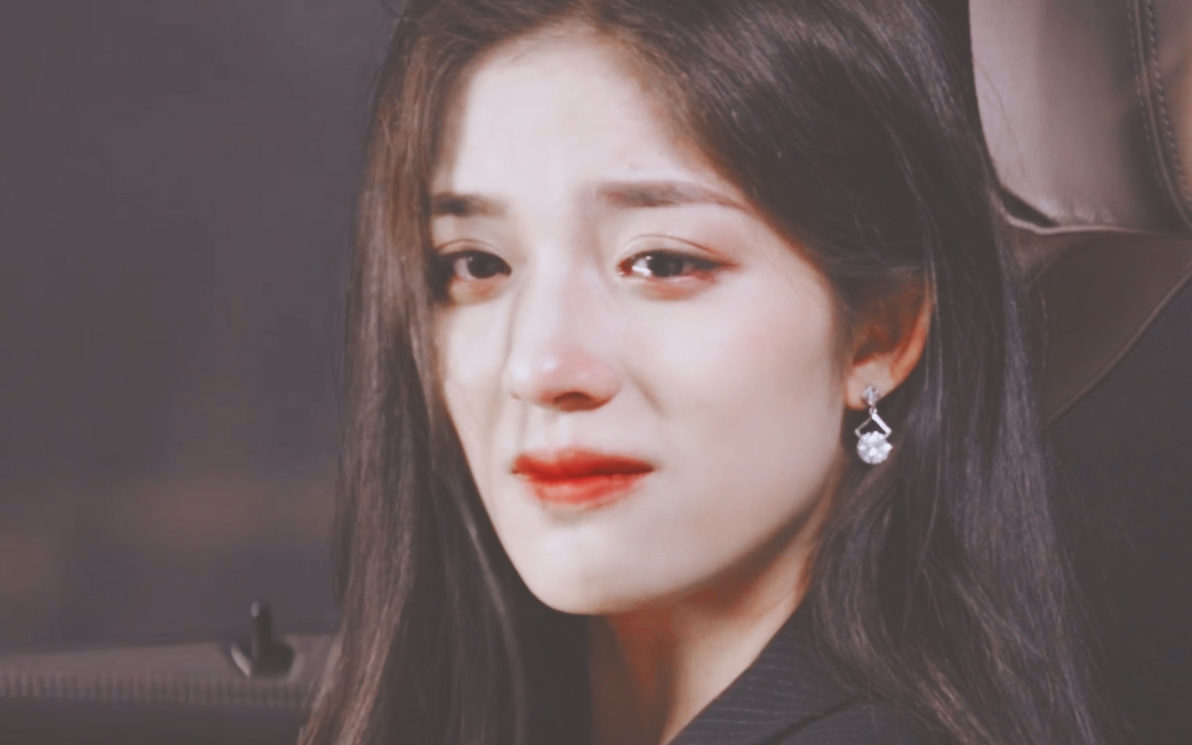 好适合楚楚可怜女二后期黑化上位的角色!