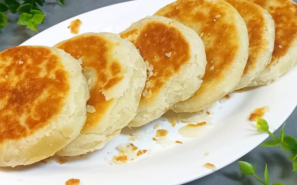 红糖酥饼不用开酥,简单易上手,香甜可口,手一碰就掉渣,真好吃