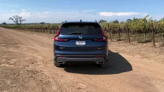 Descargar video: 2023 Honda CR-V Hybrid - First Driving Impressions (POV Binaural Audio)