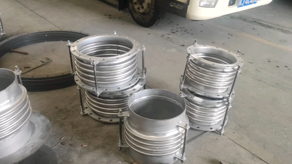 大口径小口径金属补偿器膨胀节制作完成