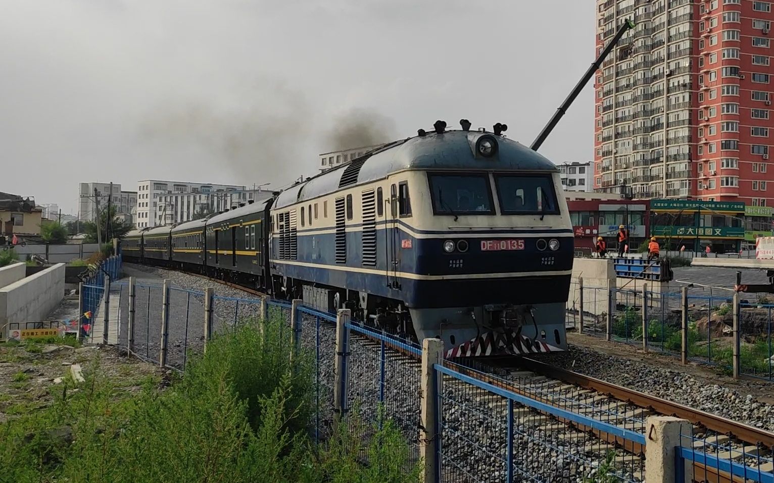 20230725 k7521次列车通过辽源一建道口