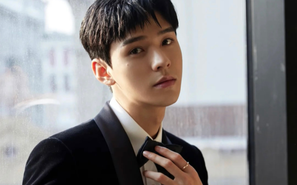 西装的俊俊子太好了叭【龚俊】