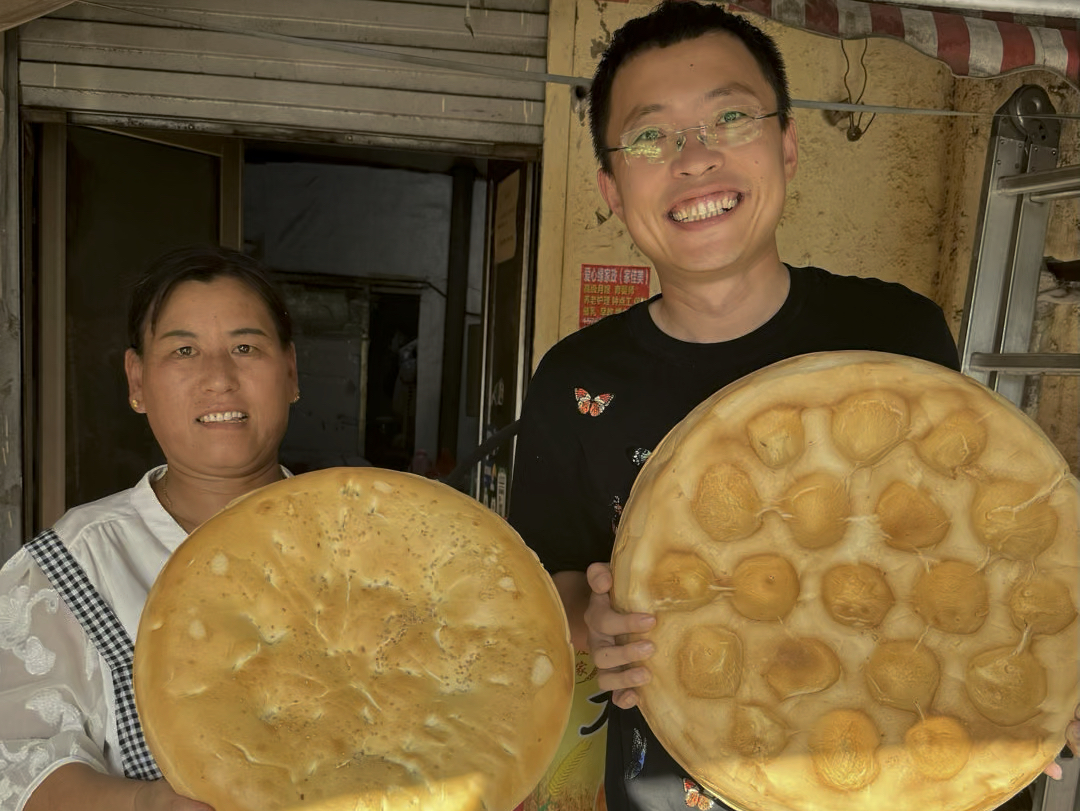 山东“莒南大饼”,一个重十二斤半,好吃到停不下来,多种吃法等你发掘. #大饼 #民间传统美食 #记录我的农村生活哔哩哔哩bilibili