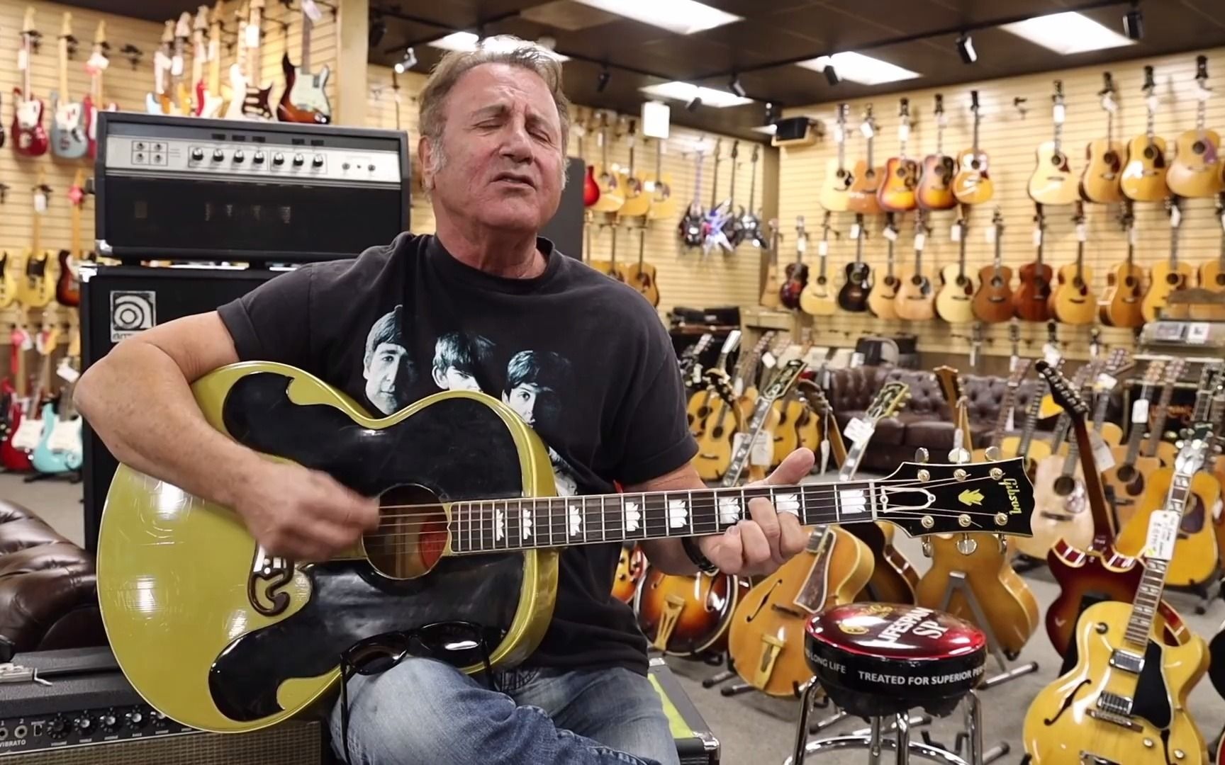 [图]Frank Stallone with the Everly Brothers 1959 Gibson J-200 at Norman's Rare Guita