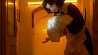 “蓝手帕是女鬼级别的主人美貌。”
