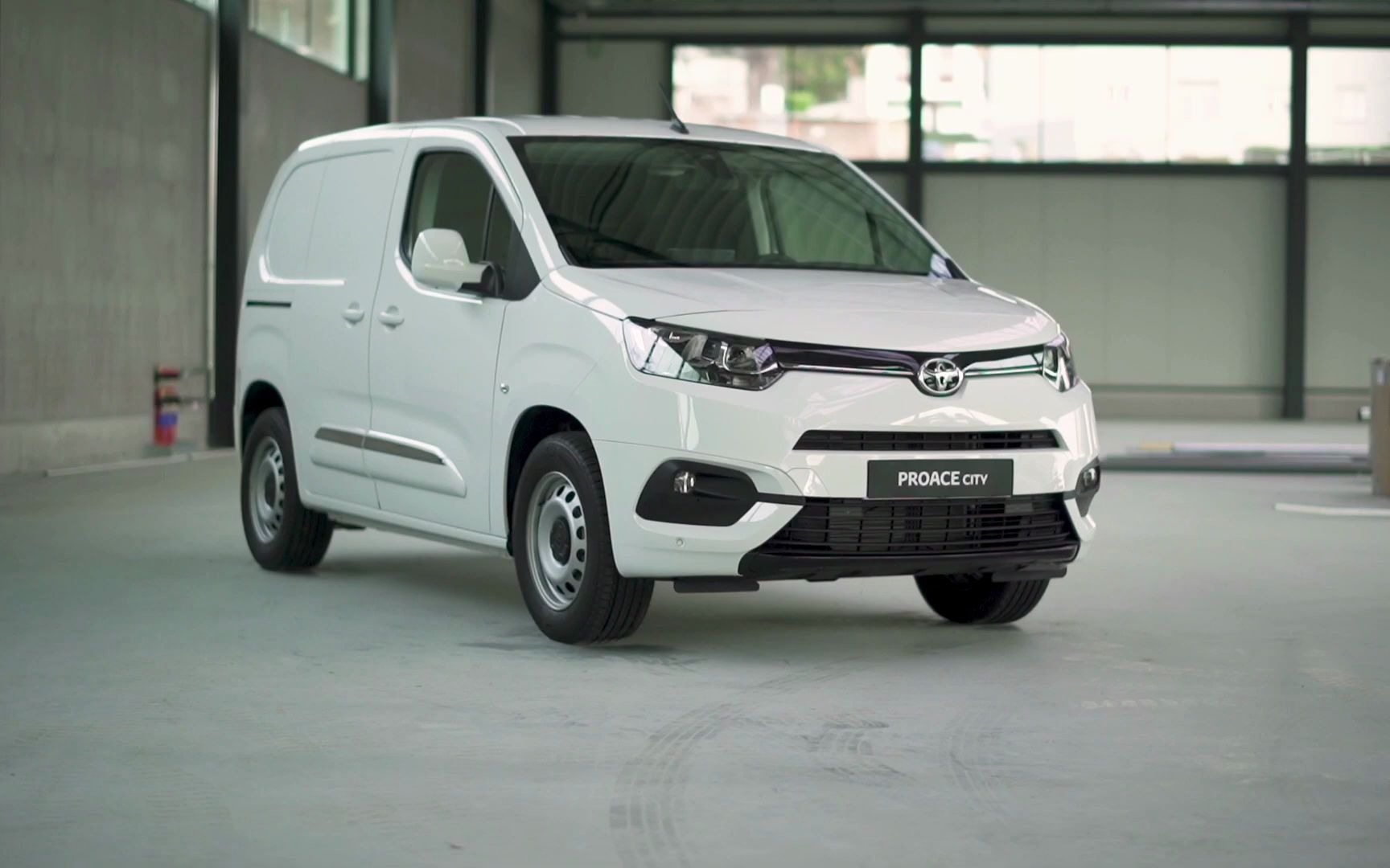 2021款丰田(toyota)proace city纯电动厢货_模仿五菱宏光,打造神车