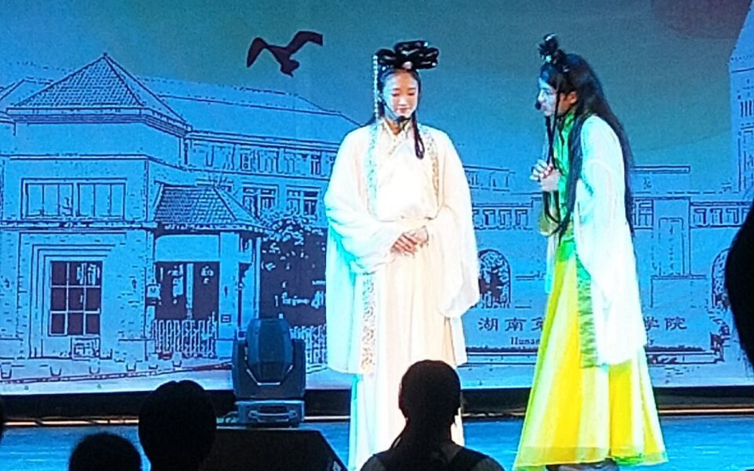 《白蛇传》小品,小青居然比白娘子还美.