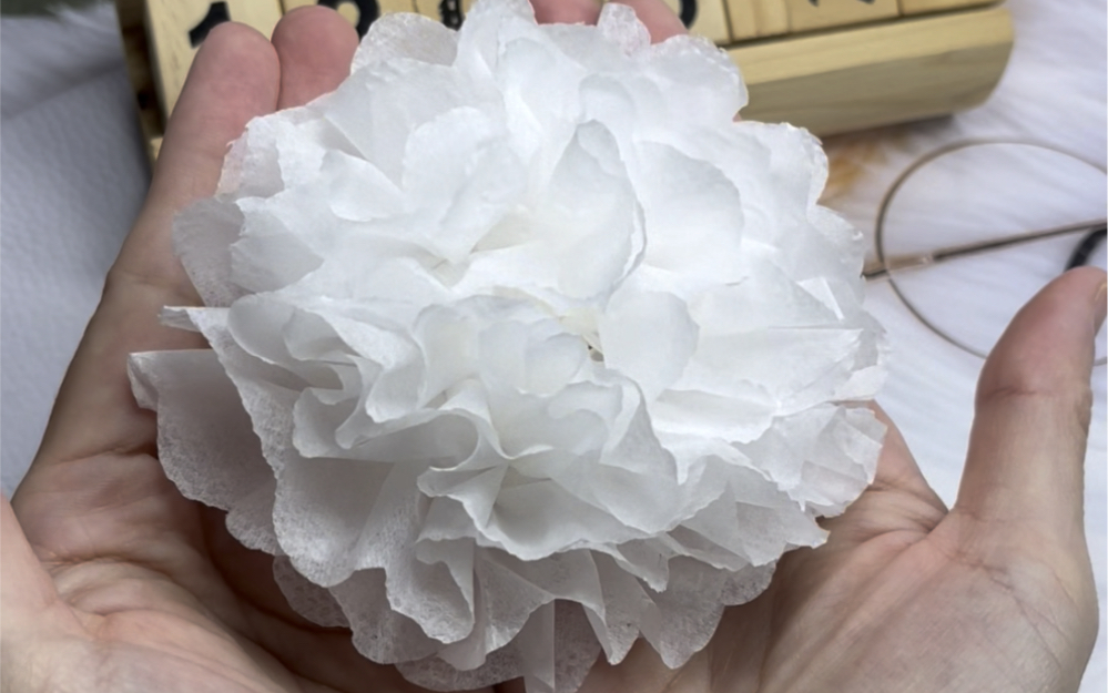 做一朵纸巾小白花,寄托哀思.