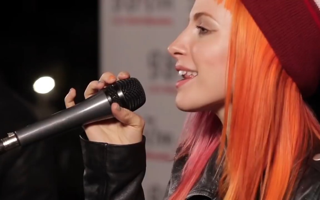 [图]Paramore –Still Into You ( acoustic live)