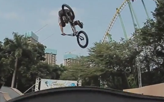 BMX车手张智勇:在腾空与落地之间的自由飞驰哔哩哔哩bilibili