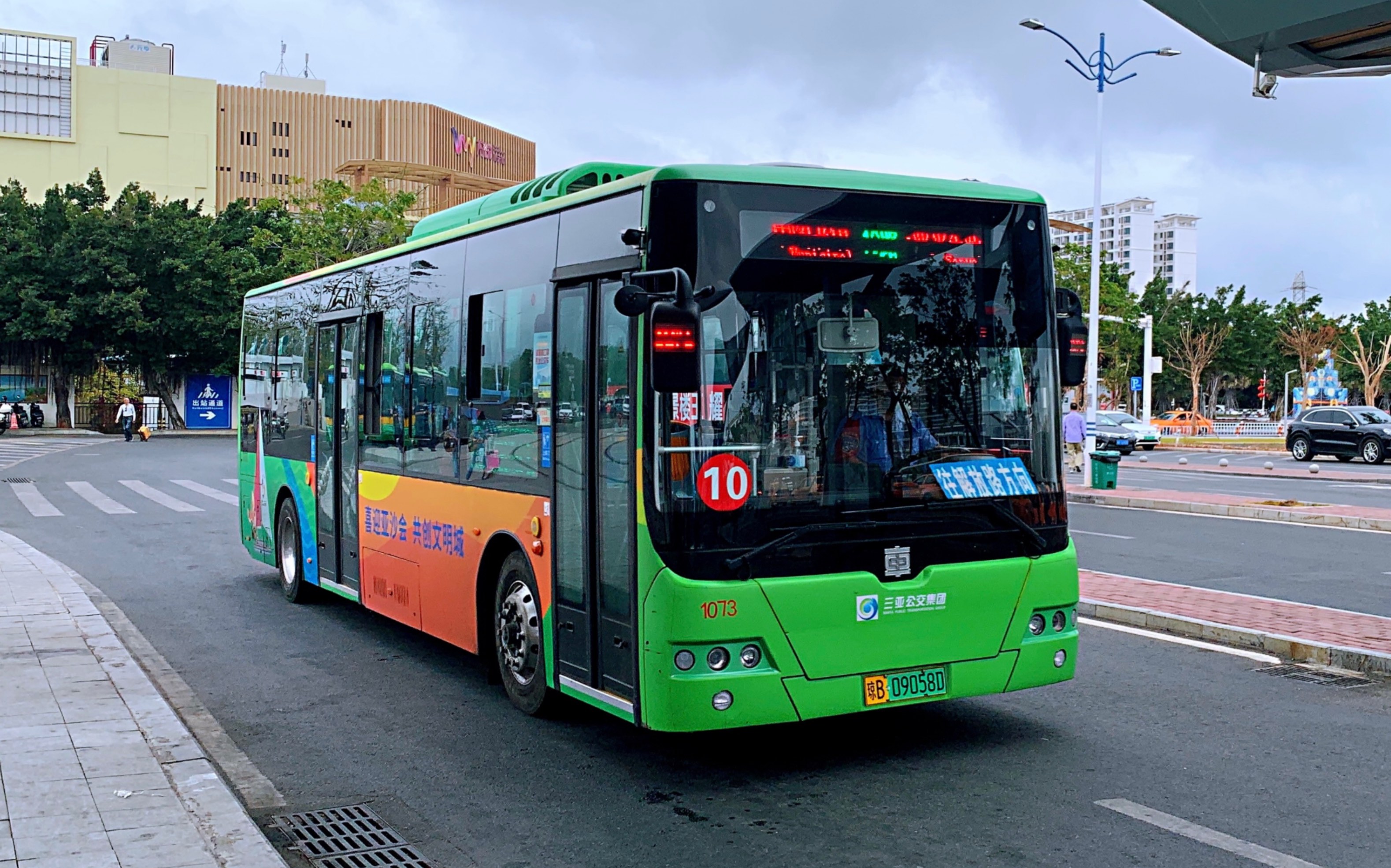 【溪-49】三亚公交集团10路(三亚火车站-图书馆-三亚火车站)pov