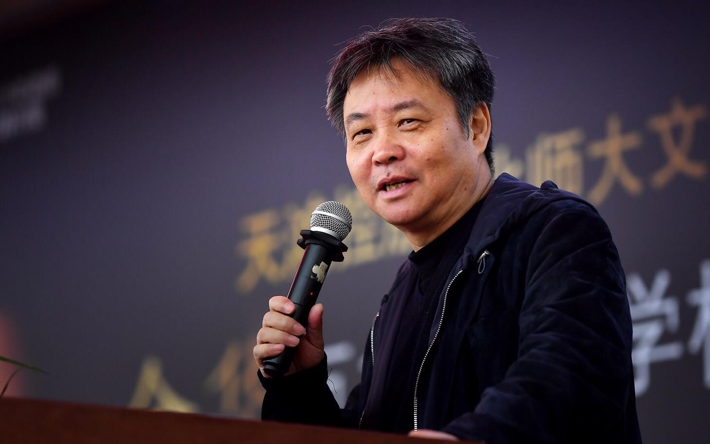 抖人都在给余华讲喜剧梗 B站