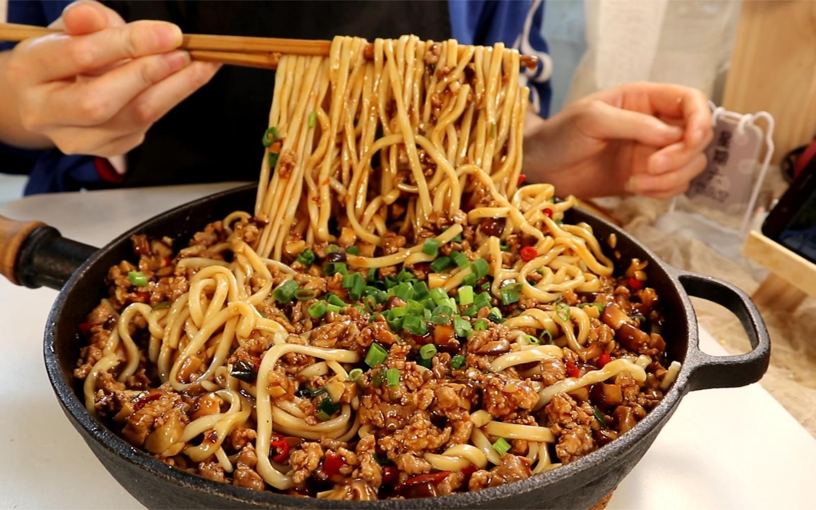 口感100分香菇肉酱面,味道也太绝了吧,强烈推荐