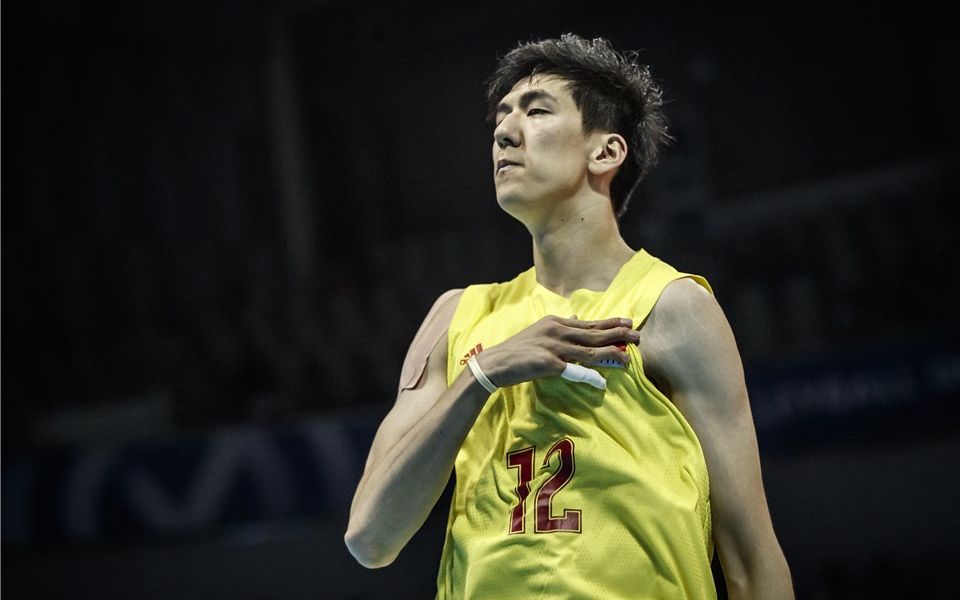 张哲嘉战斧式劈扣倍儿解气!2019东奥男排资格赛精彩球大合辑!