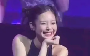 Download Video: 【jennie】以前看这些总觉得她好好啊，可是现在看这些只剩心酸了…［哭泣］［哭泣］