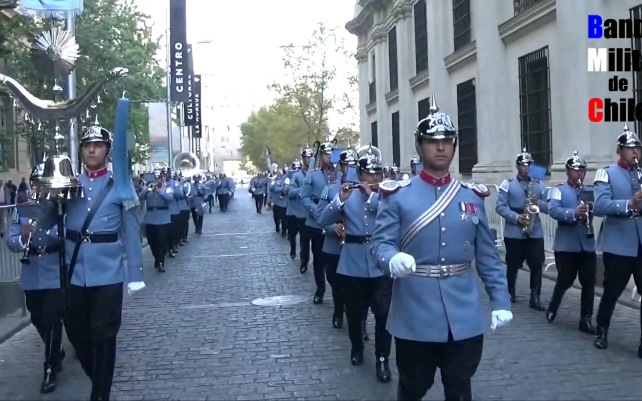 [图]智利骑兵军乐队演奏德国军乐《普鲁士检阅进行曲/Preussischer Präsentiermarsch》