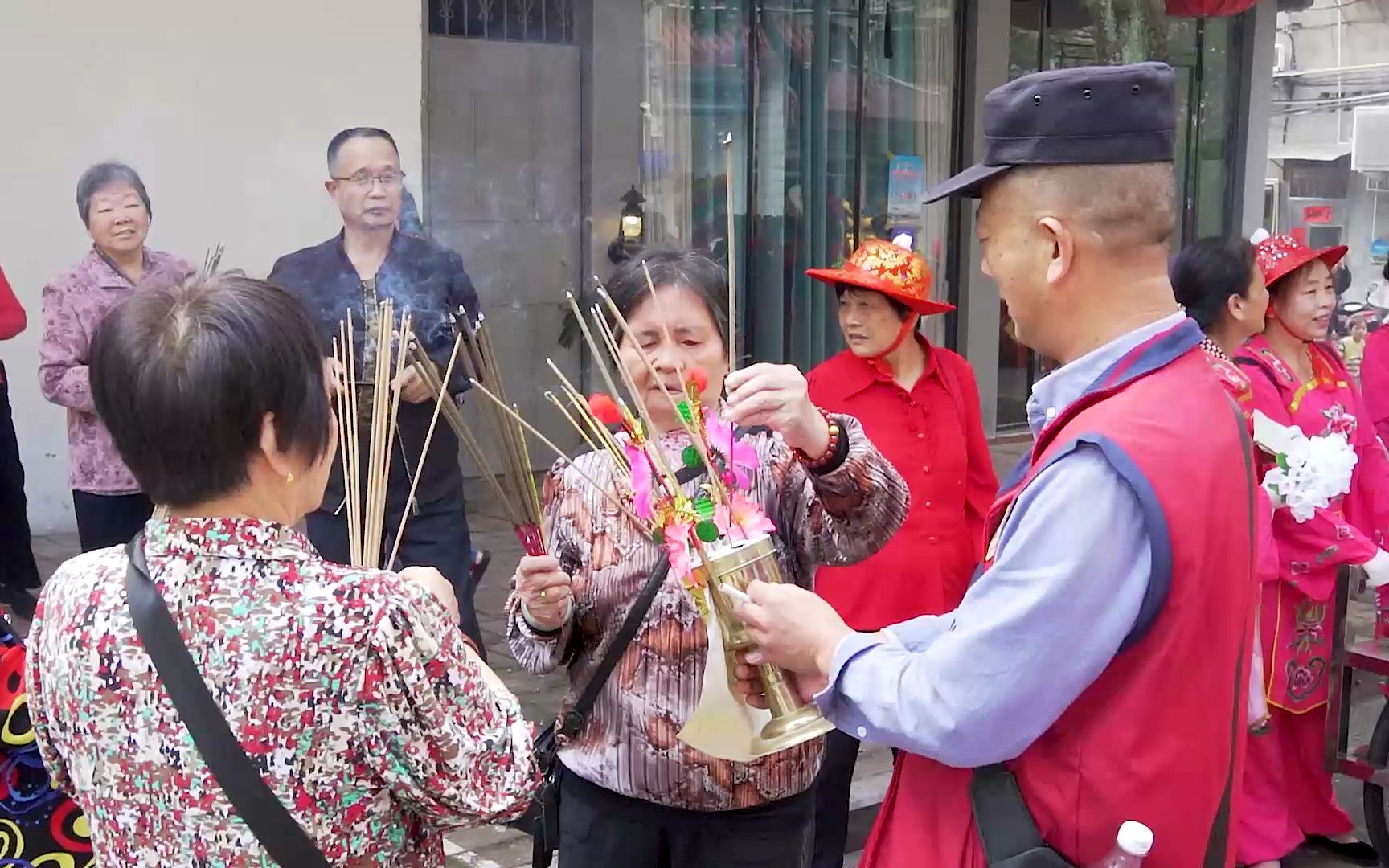 浙江城隍庙妈祖绕境巡安布福仪式圆满举办 沿途万人妈祖敬仰者簇拥护驾,盛况空前哔哩哔哩bilibili