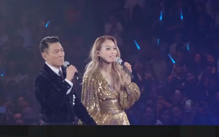 刘德华 容祖儿刘德华惊喜现身容祖儿演唱会,一起合唱 一起走过的日子