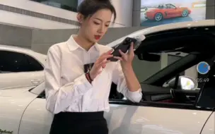 Video herunterladen: 合肥保时捷美女主播凡凡肉丝制服凉高跟鞋直播讲车