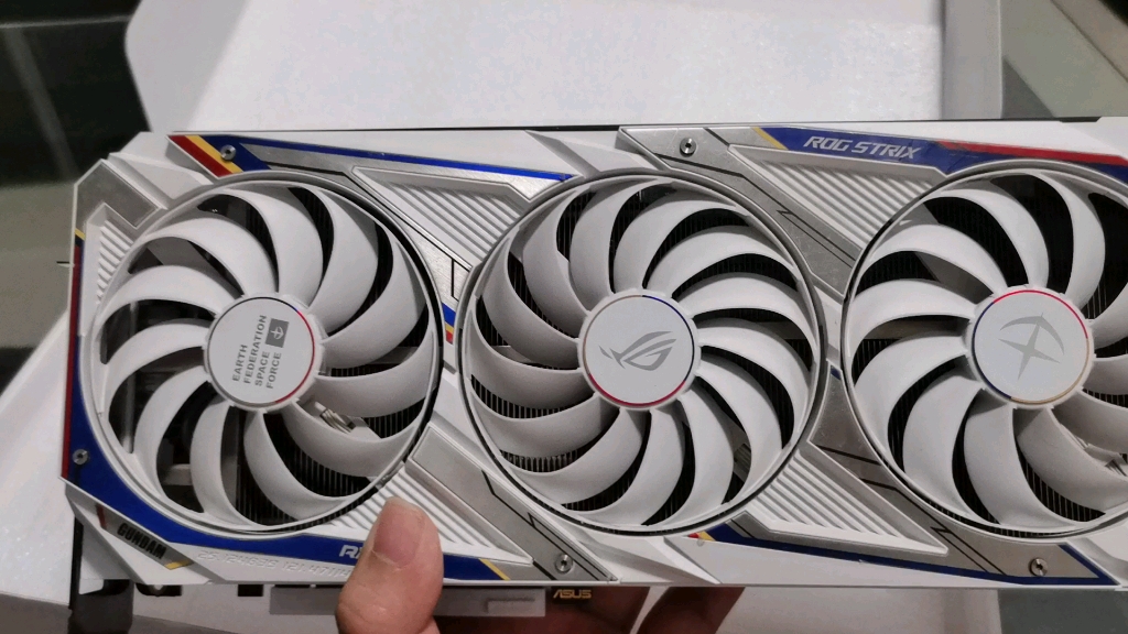 小白入手了一张二手的3080高达白色猛禽 大佬们帮我看看成色怎么样 亏