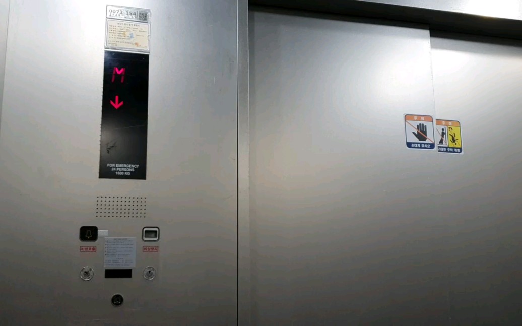 东芝病床电梯图片