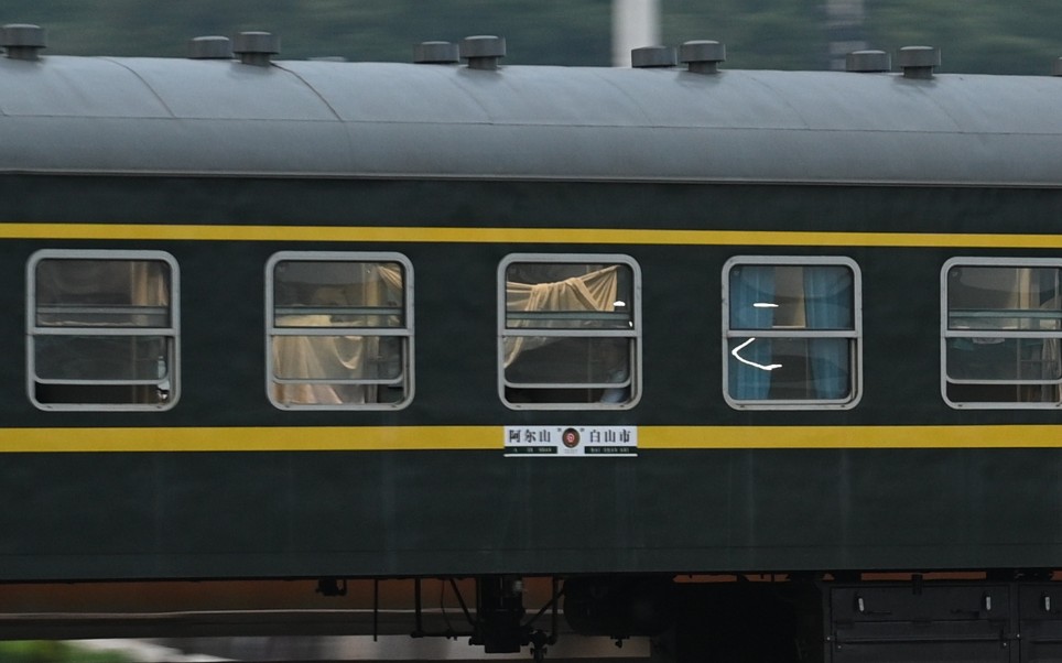 四梅线上行旅游列车沈局白段df4d0441牵引0y572次(白山市—阿尔山)鸣