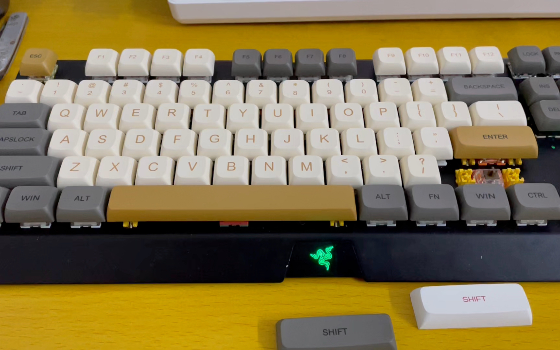 光头哥微光键帽