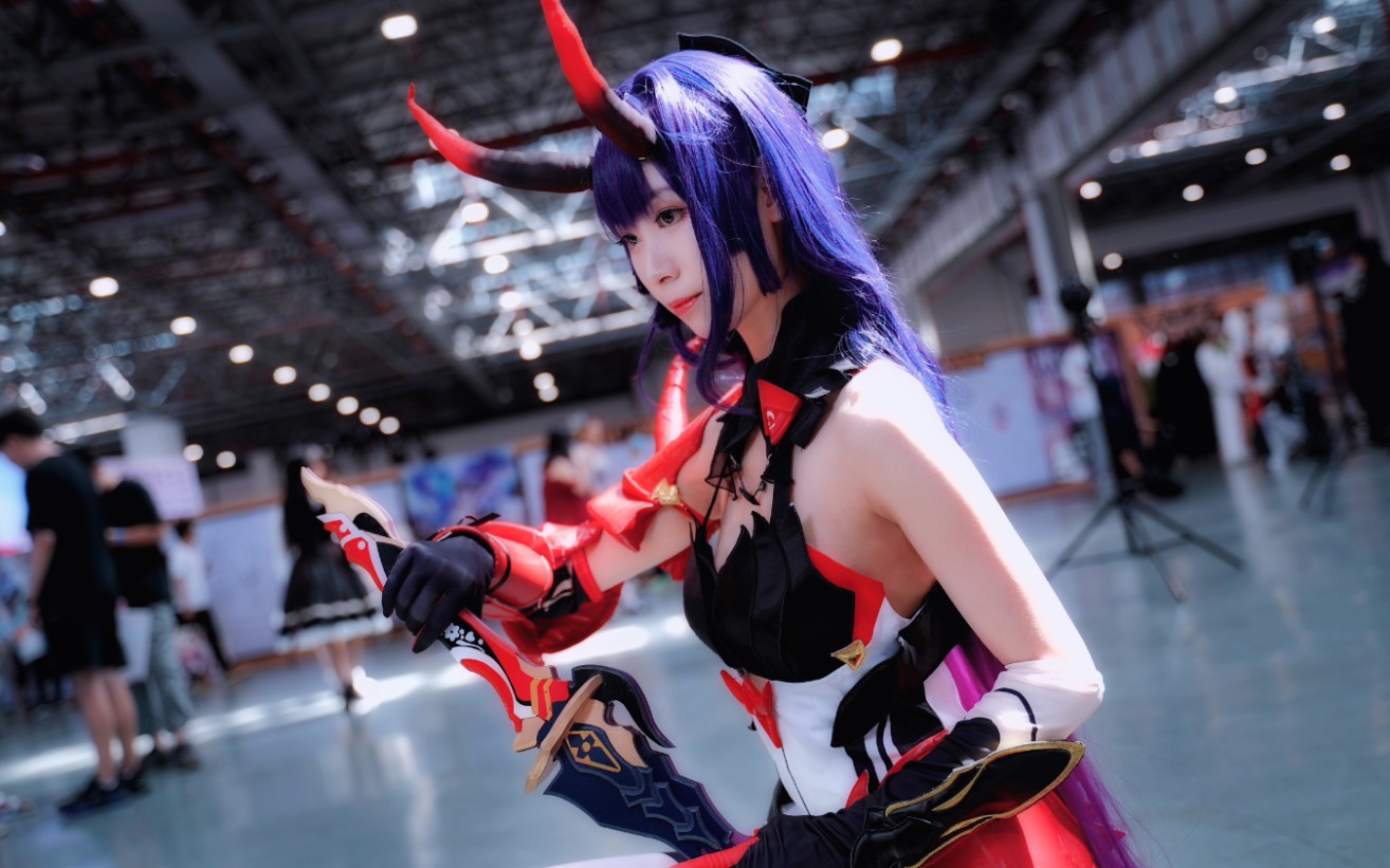 芽衣 雷之律者cos 漫展返图