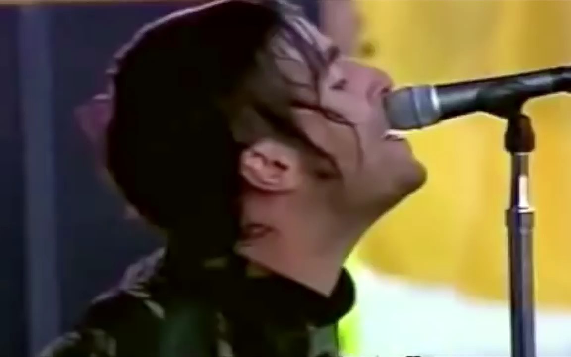 [图]Oasis Stop Crying Your Heart Out live at the witness festival in Ireland in 2002