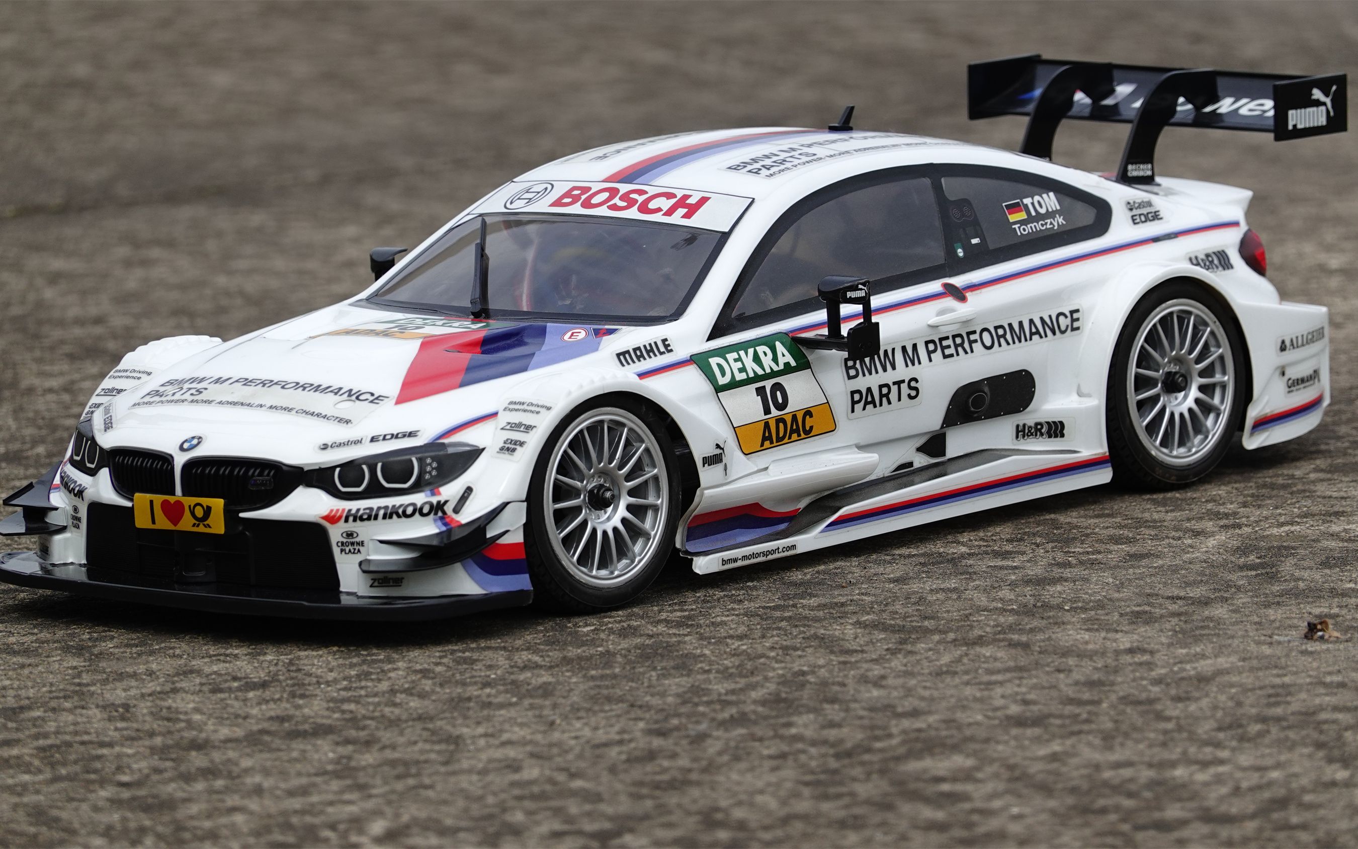 carisma 宝马 m4 dtm 高速行驶