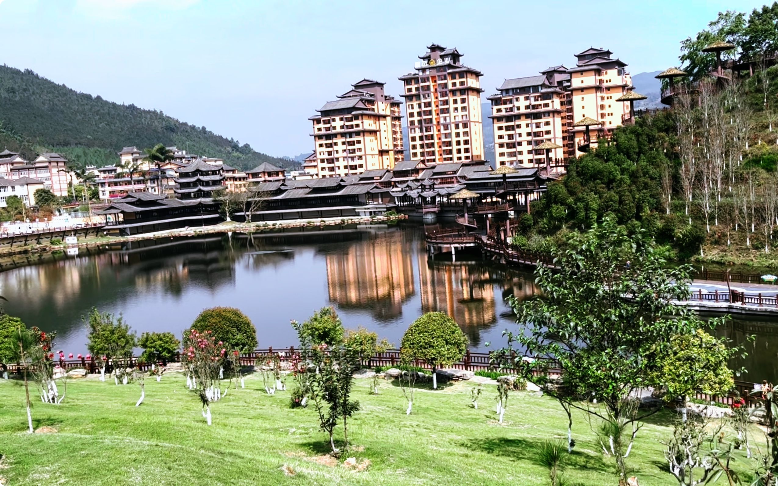 走进云南苗族之乡屏边县,感受滴水苗城的魅力