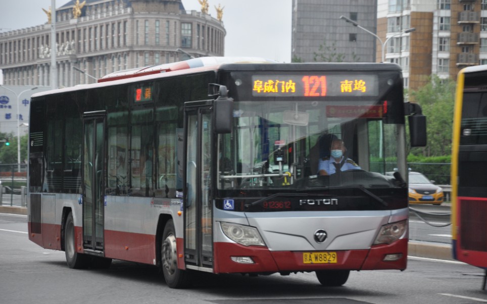 北京公交121路bj6123c7btd2进金庄场站蹭加气