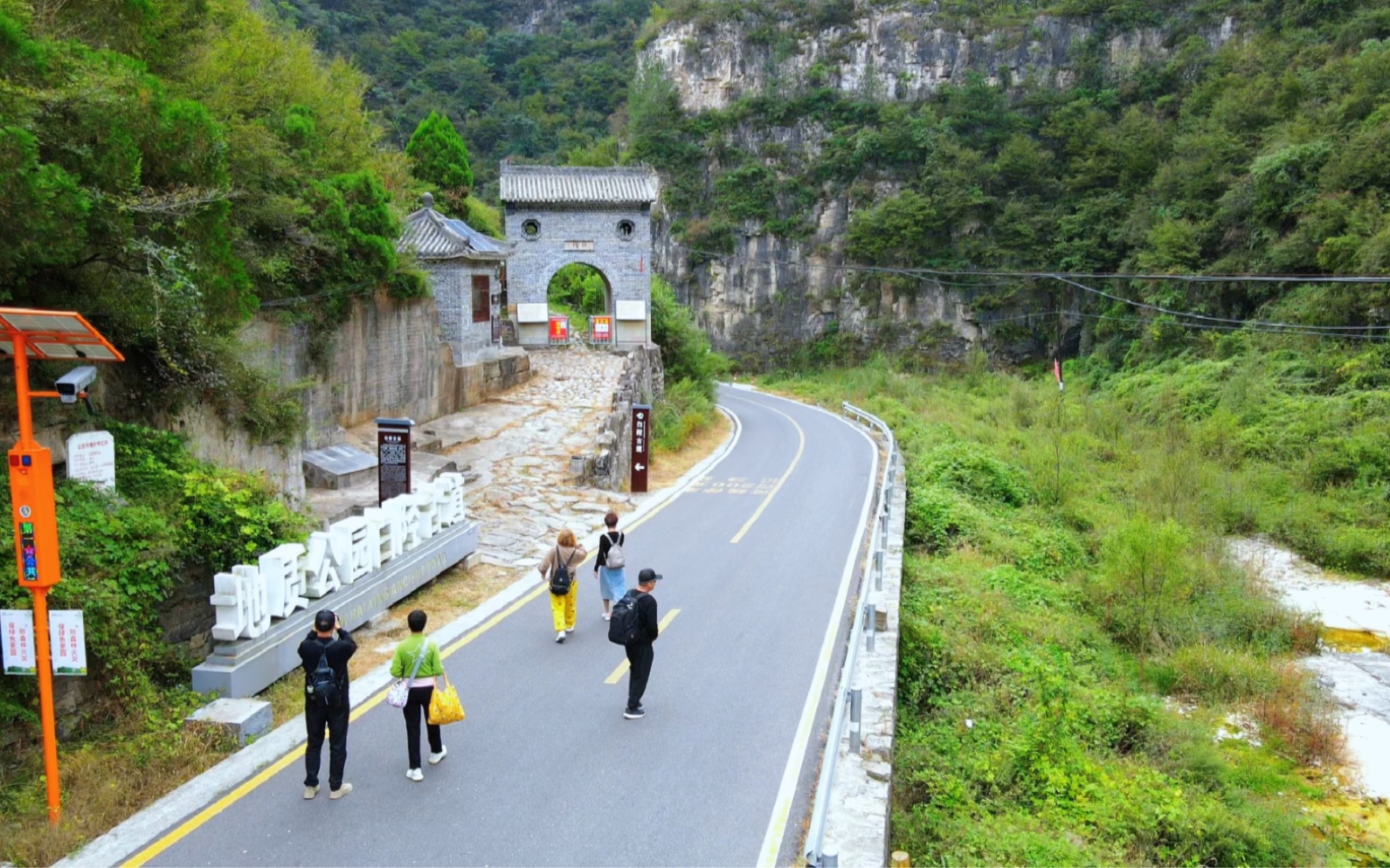 航拍双底村白陉古道,十里河水渠,黑毛沟大峡谷
