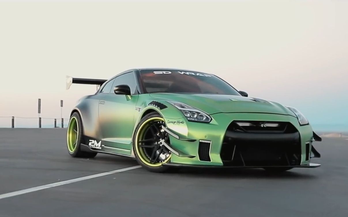 绿骚绿骚的日产战神gtr